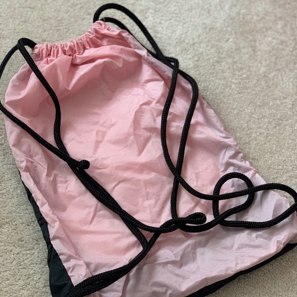 pink nylon nike drawstring bag - Picture 4 of 4
